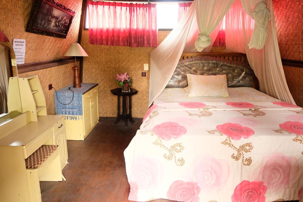 Kerti Beach Bungalow&Restaurant Padangbai  Bagian luar foto