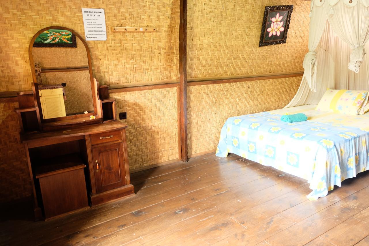 Kerti Beach Bungalow&Restaurant Padangbai  Bagian luar foto